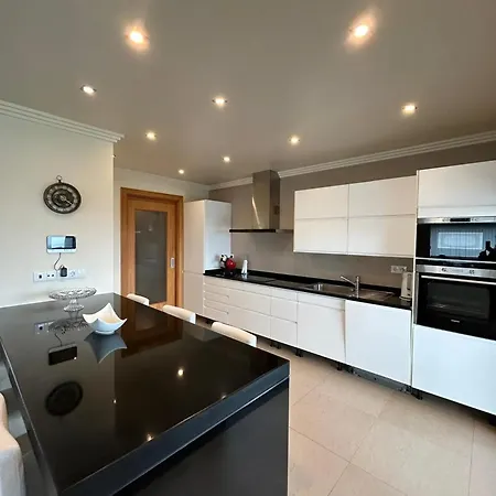 Charming House With Garden In Angra do Heroismo