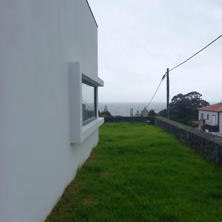 Charming House With Garden In