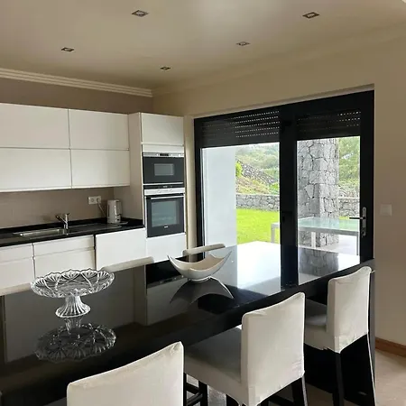 Charming House With Garden In Feriehus *