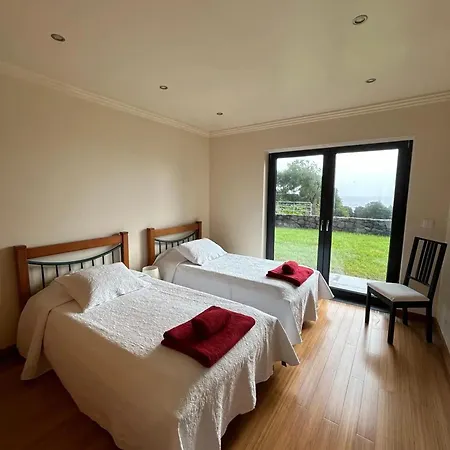 Charming House With Garden In *