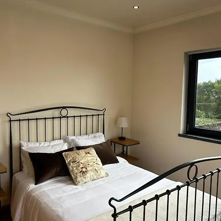 Charming House With Garden In Angra do Heroismo