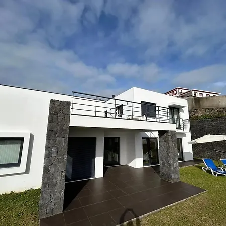 Charming House With Garden In *