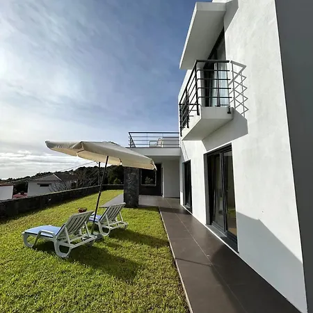 Charming House With Garden In Feriehus Angra do Heroísmo