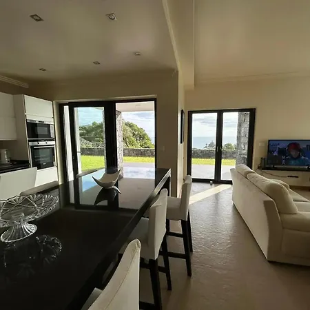 Charming House With Garden In *