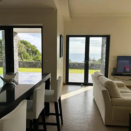 Feriehus Charming House With Garden In