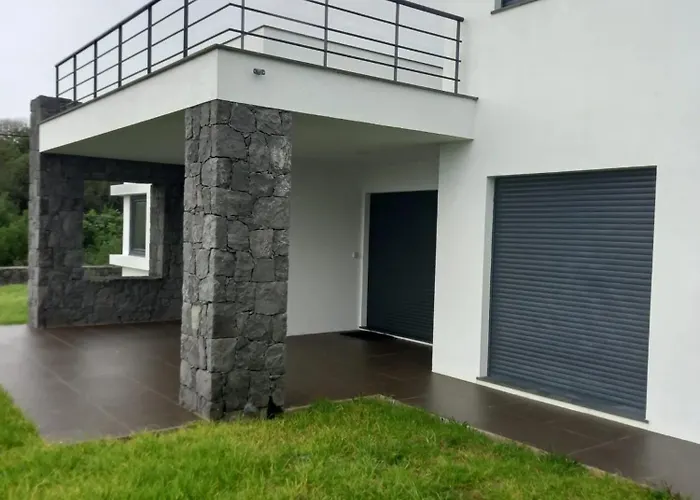 בית נופש Charming House With Garden In Angra do Heroísmo