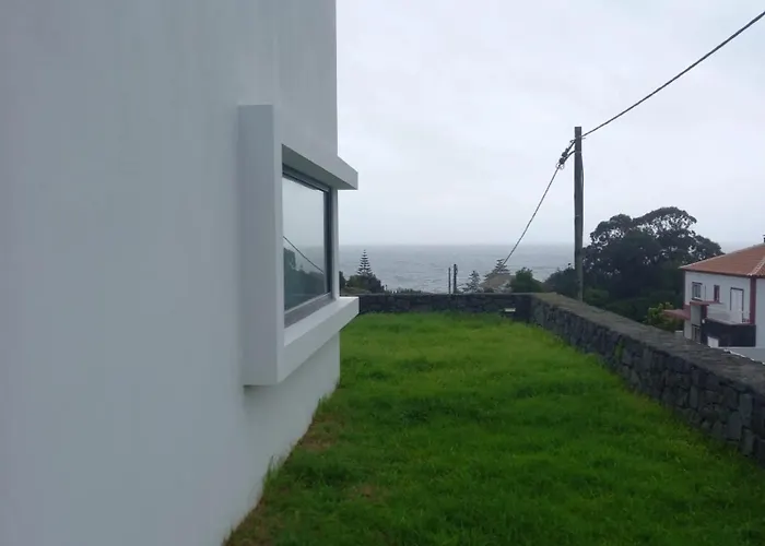 Charming House With Garden In