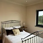 Charming House With Garden In Angra do Heroísmo