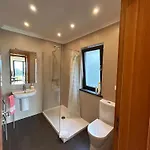 Dom wakacyjny Charming House With Garden In