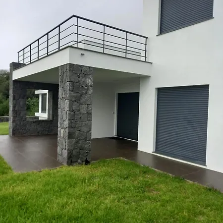 בית נופש Charming House With Garden In Angra do Heroísmo