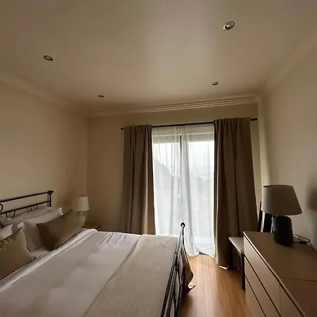 Charming House With Garden In *