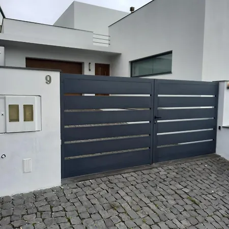 Charming House With Garden In Casa de Férias