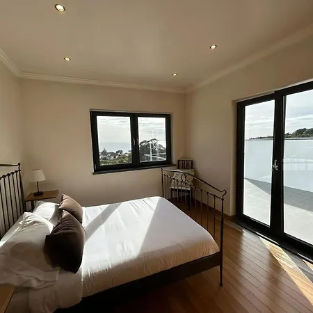 Charming House With Garden In