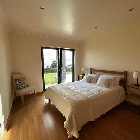 Charming House With Garden In *