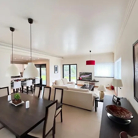 Charming House With Garden In *