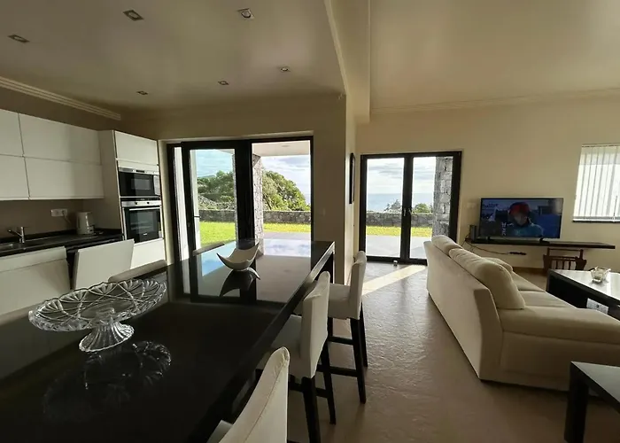 Charming House With Garden In *